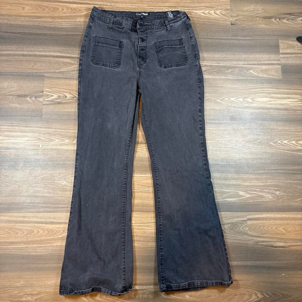 Fashion Nova black flare jeans size 15/32